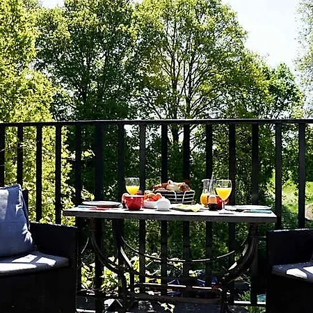 Bed & Breakfast One-twenty-one 4*