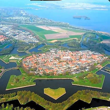 Bed & Breakfast One-twenty-one Naarden