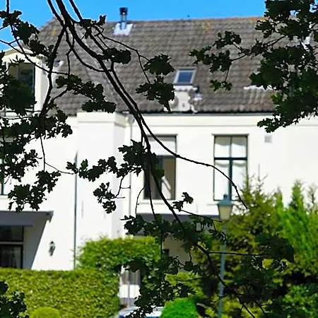 Bed & Breakfast One-twenty-one 4*