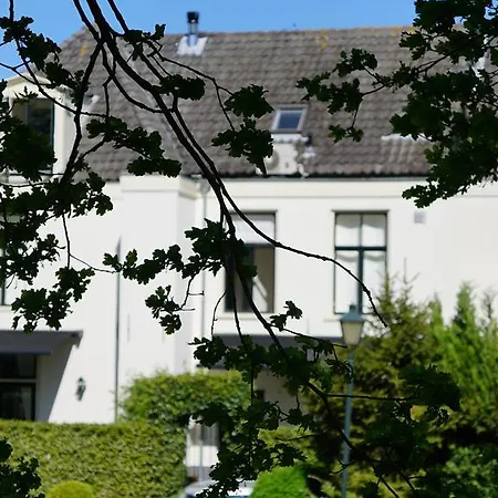 One-twenty-one Naarden