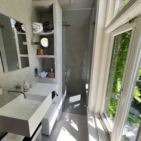 Bed & Breakfast One-twenty-one 4*