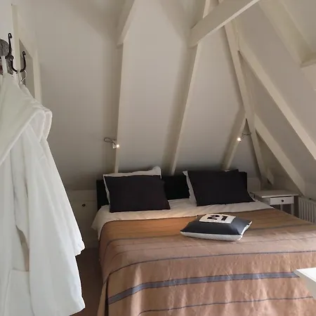 One-twenty-one Naarden